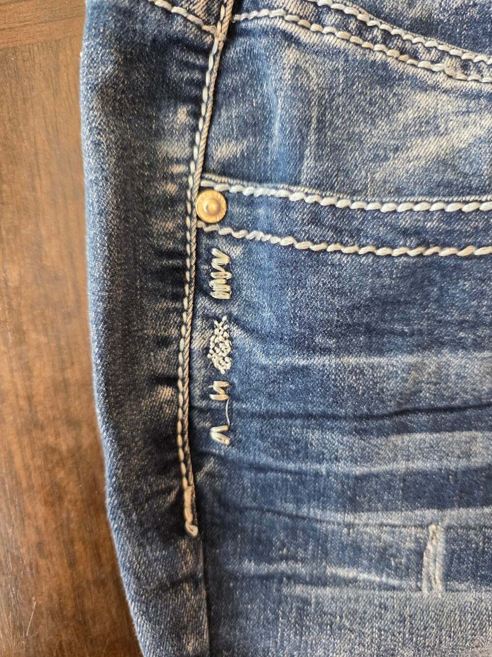 Ariya Jeans Women's Blue Denim Embroidered Flap Pocket Bootcut Jeans Size 20 - Picture 4 of 5